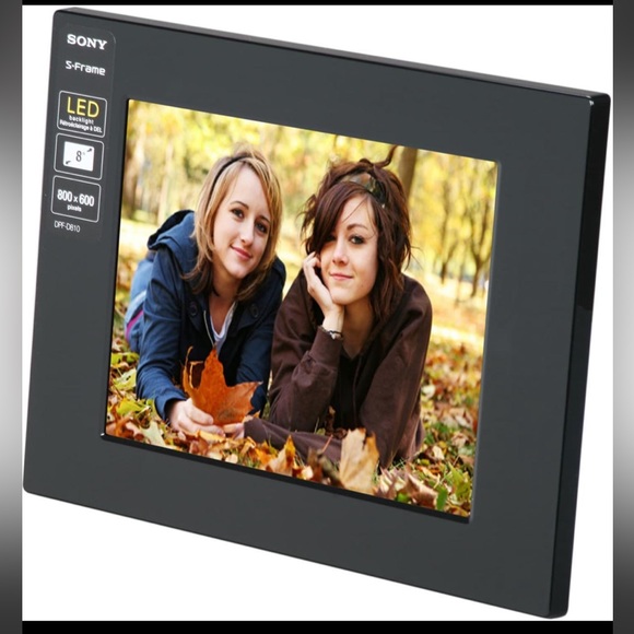 Sony DPF–D82 S-Frame digital photo frame. With remote. NWT
